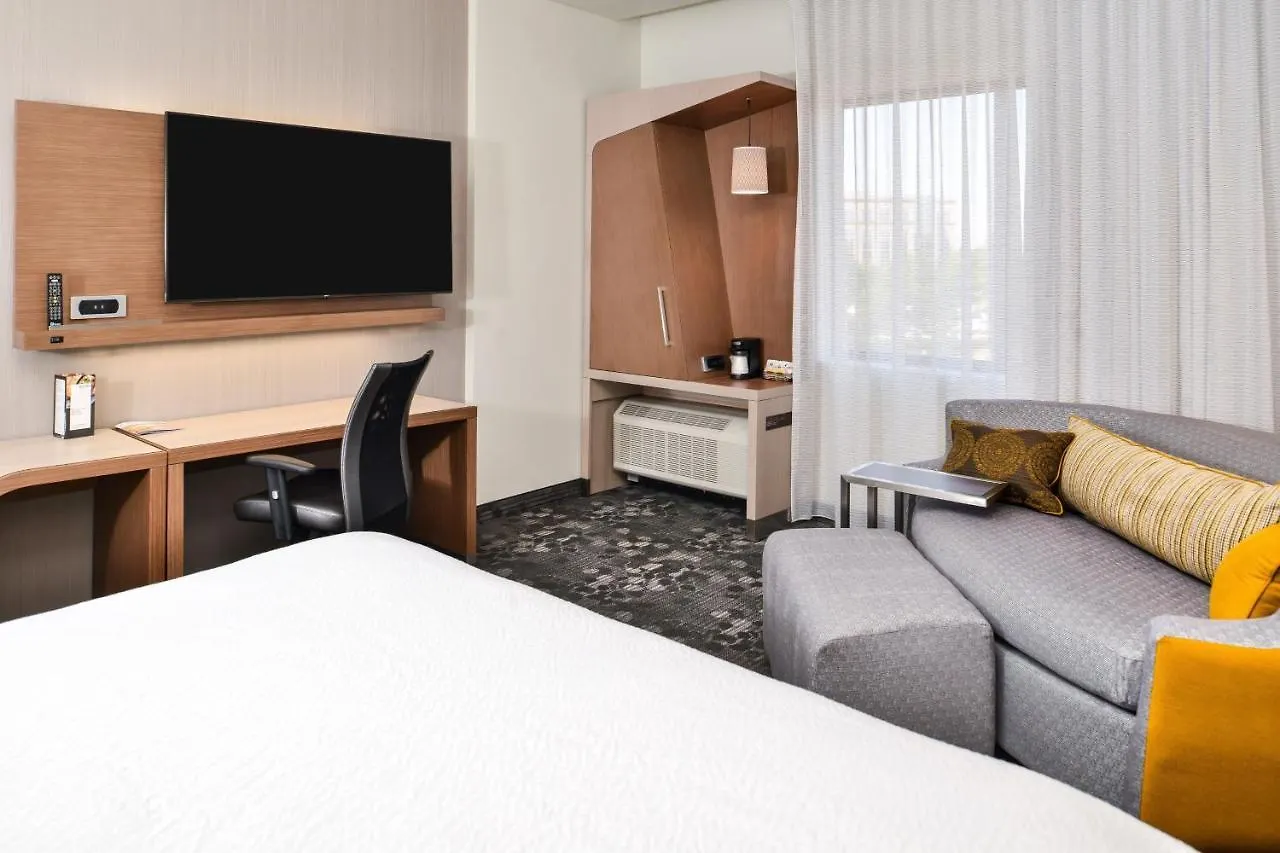 Courtyard By Marriott Charlotte Northlake 2*,