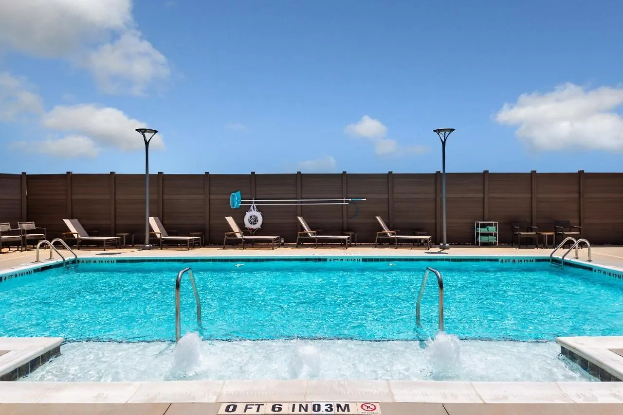 Courtyard By Marriott Charlotte Northlake Hotel