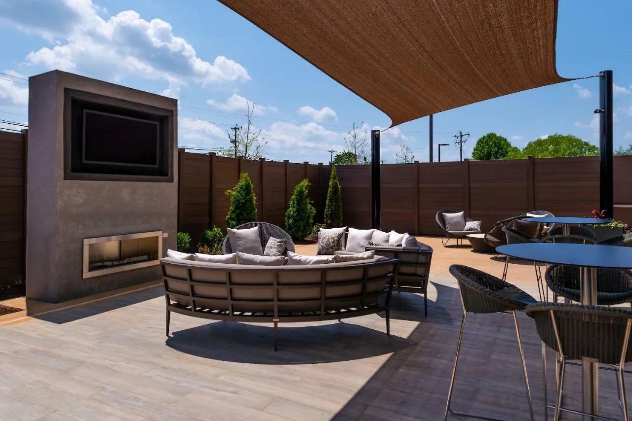 Courtyard By Marriott Charlotte Northlake 2*,
